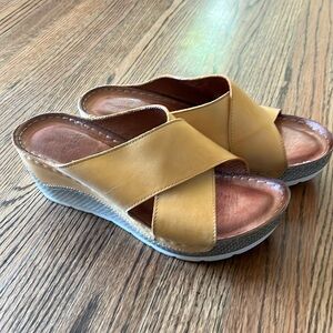 Vinceza Wedge Sandals